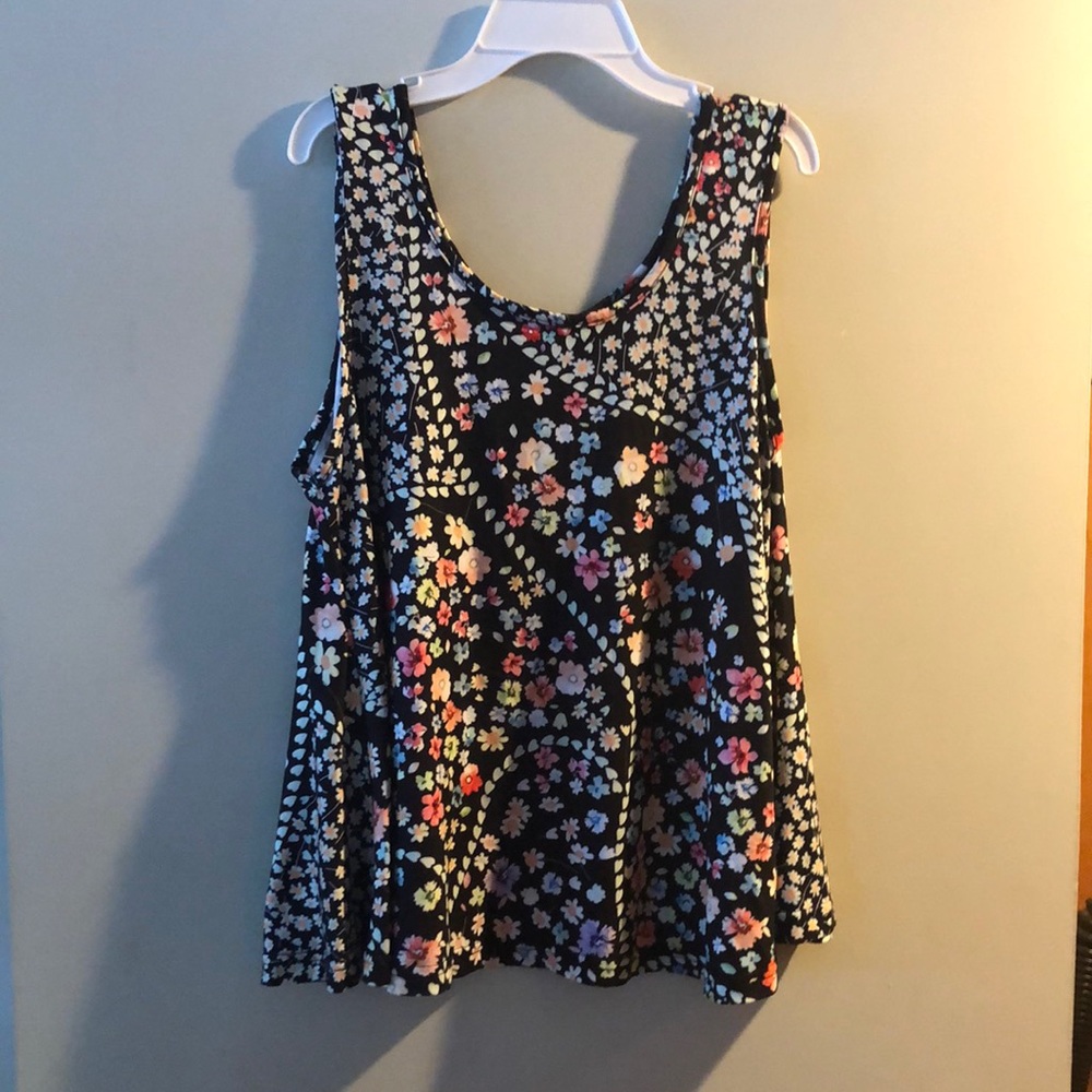 Sleeveless top for women.  Multi colored, Size L from LOVEU DEAR